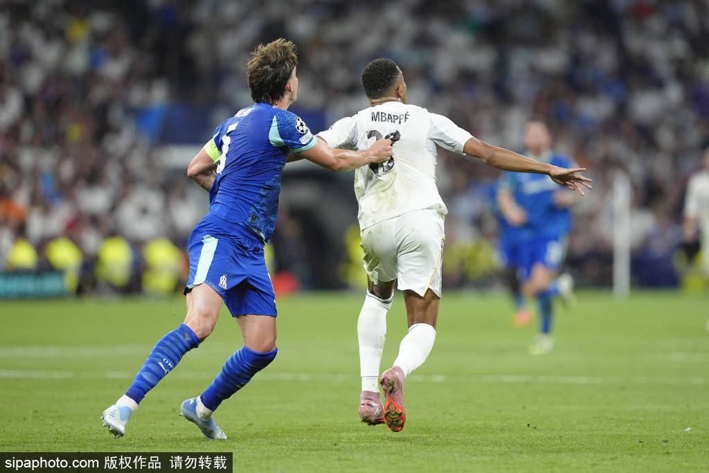 西甲衣袖广告收入排名：皇马2500万美元居首，巴萨1400万美元背后的商业博弈